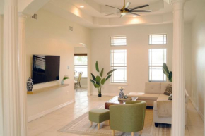 Tropical Family Funhouse, No chore, Pet Friendly